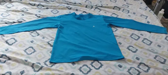 Vendo camisa pra praia com UV