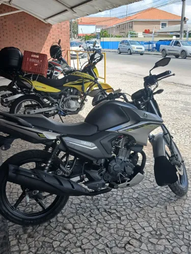 Troco Yamaha Factor DX 2025 em carro