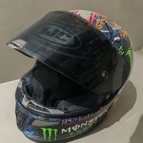 Vendo capacete novo.HJC