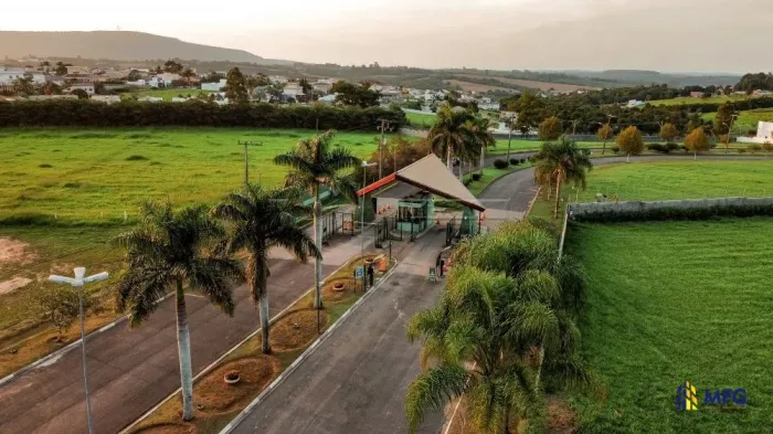 Terreno para Venda - Esquina de 1.119 m² em Leve Aclive - Condomínio Village Residencial S