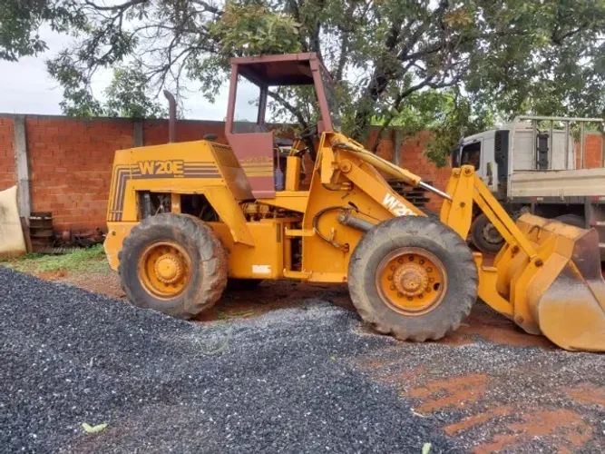 Carregadeira W 20 E *