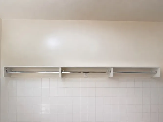 Cabideiro aéreo / closet suspenso em MDF branco 