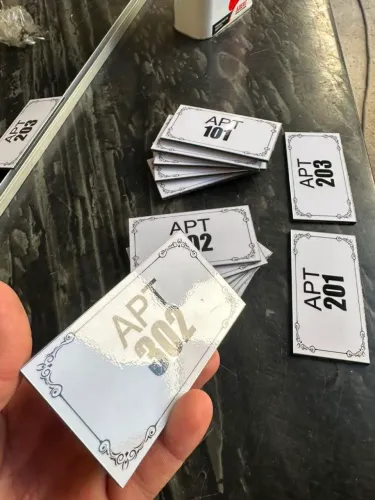 Plaquinhas de apartamento