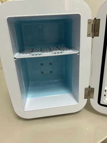 Mini geladeira para cosméticos 