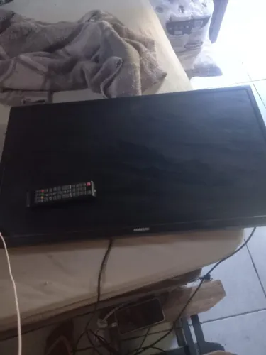 TV 32" semi nova pouco uso