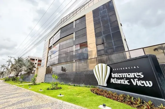 Oportunidade - Apartamento Com Piscina Privativa em Intermares