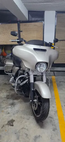 HARLEY-DAVIDSON STREET GLIDE 2018 IMPECÁVEL