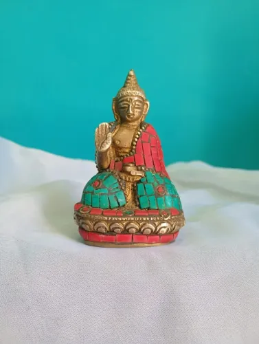 Delicada escultura de Buda em bronze 