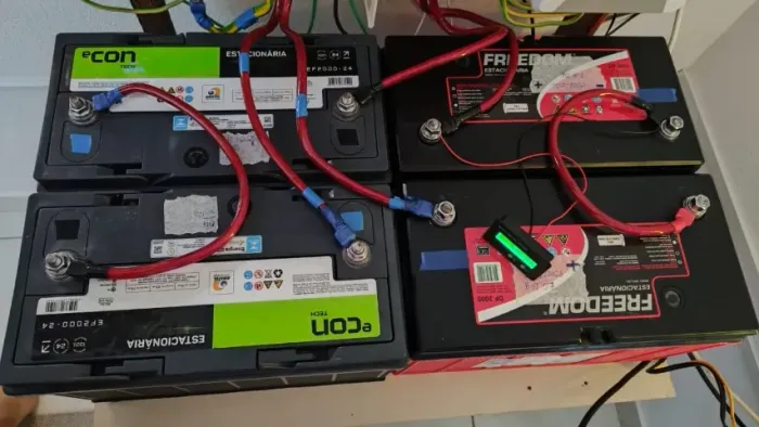 Kit solar com Baterias estacionarias + Inversor + Disjuntor + medidor de tensão
