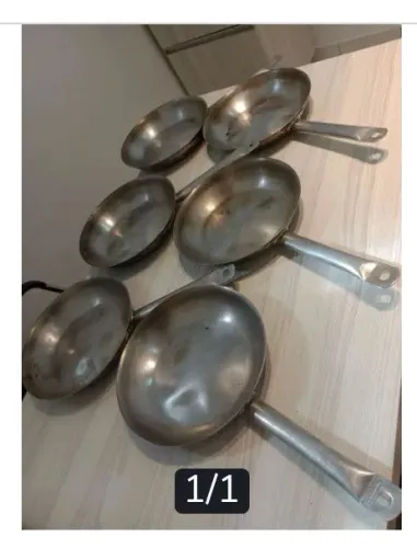 5 frigideiras Tramontina em aço inox, estrutura grossa. 