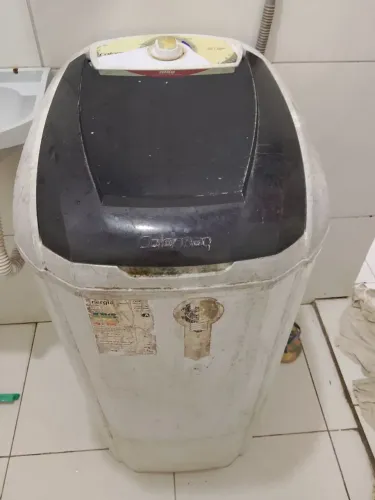 Tanquinho parou de funcionar acho que é só um fio desligado