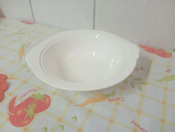 Tigela clássica branca