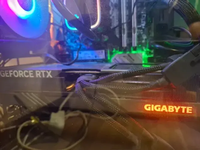 GIGABYTE Placa de vídeo GeForce RTX 4070 Gaming OC 12G, 3 ventoinhas WINDFORCE, 12 GB 192 