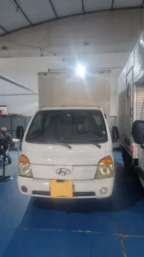 Hyundai HR Baú 2010 - Em bom estado. 