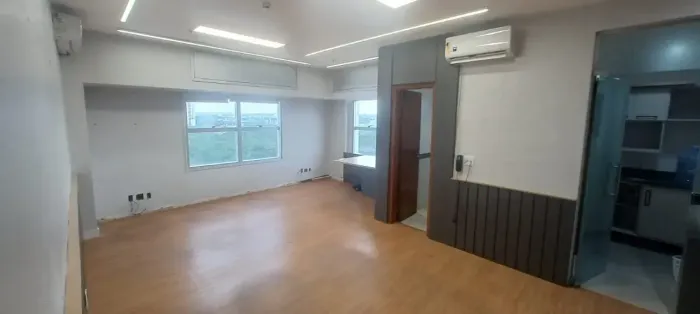 SKY PLATINUM - SALA COMERCIAL - LOCAÇÃO OU VENDA