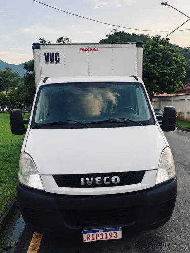 VENDO CAMINHÃO IVECO ANO 2020