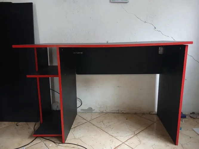 Mesa Escrivaninha Gamer Qmovi Preta e Vermelha