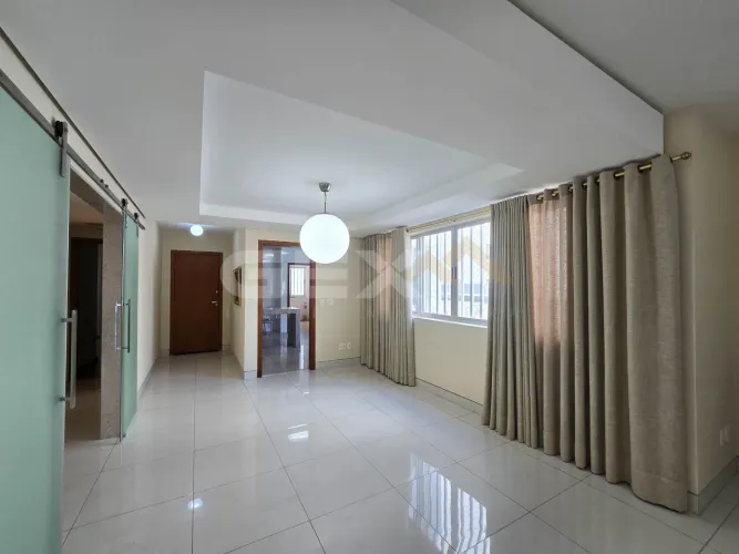 Apartamento à venda no Centro, 4 quartos, 2 suítes e 2 vagas.