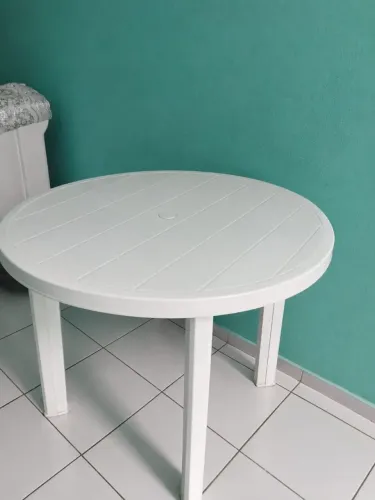 vendo mesa com 4 cadeiras