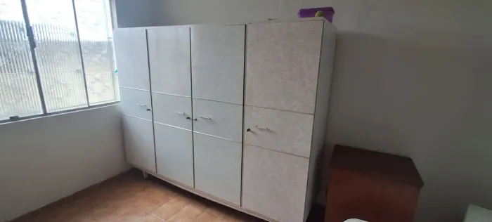 Lindo Guarda +Comoda antigo em perfeito estado Lindíssimo