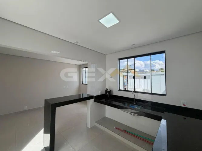Casa à Venda no Bairro São Roque em Divinópolis MG.