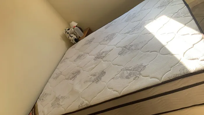 Vendo sofás, cama Queen e tv 32'