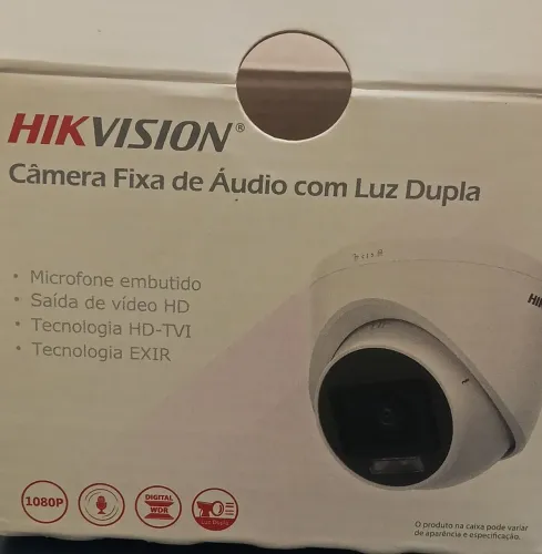 Câmera Hikvision Full HD 1080P com Áudio e Luz Dupla