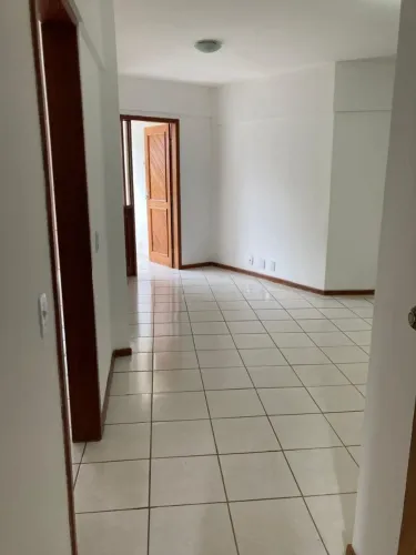Aluga-se apartamento com 3 quartos e 1 suíte