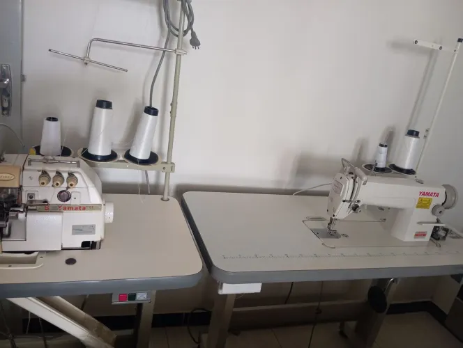 Vendo máquina overlock+ Reta .