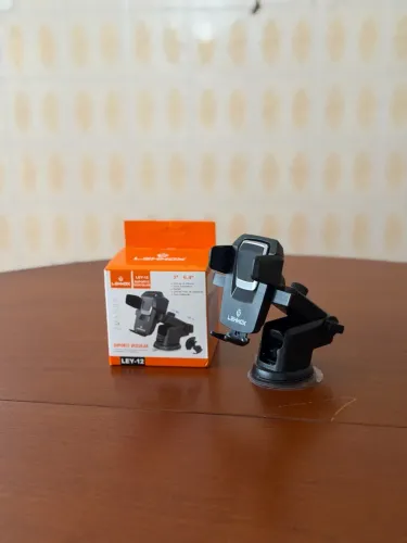 Suporte veicular para celular