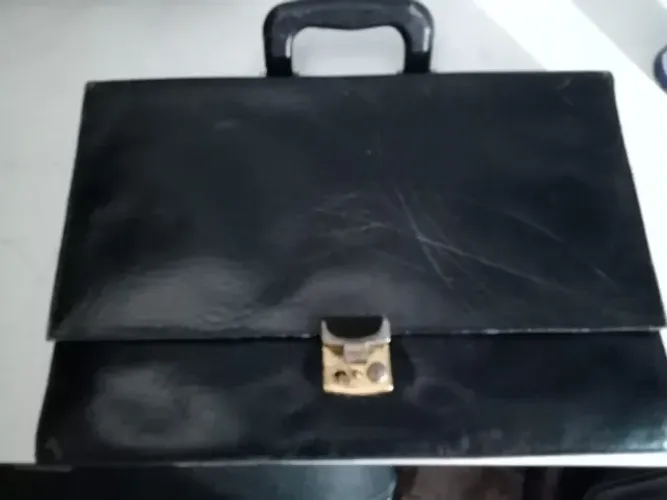 Bolsa executiva em couro legitimo. só para desapegar