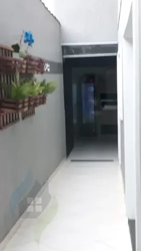 ACEITA TROCA PERMUTA!! Casa de 3 dormitórios sendo 1 suíte, 2 banheiros, 2 vagas, com 180m