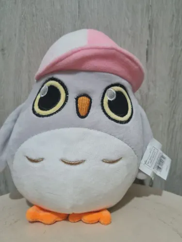 Pinguim serelepe de pelúcia