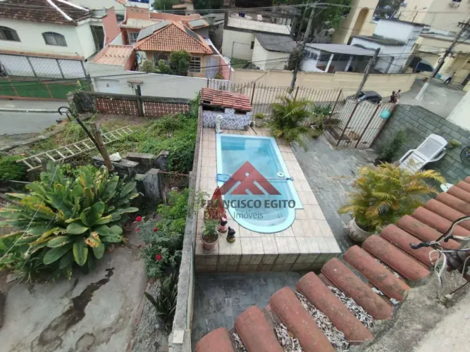 Duas Casas à Venda no Fonseca | 5 quartos | Varanda | 2 Banheiros | Vaga de Garagem | Pisc