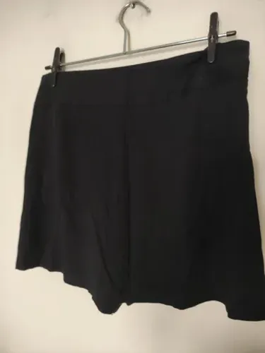 MOB SHORTS SAIA TAM 38 ( veste até Tam 42) 45,00<br>Altura 40cm<br>Cintura 41cm<br>Preto