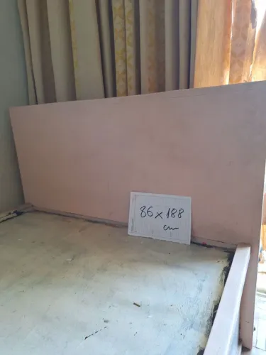 Cama de solteiro maciça 