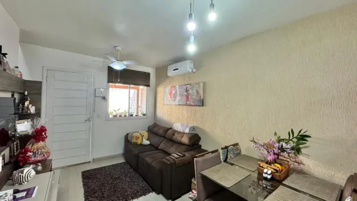 Casa estilo sobrado com 2 dormitórios em condomínio fechado em Novo Hamburgo