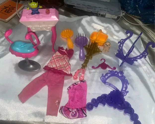 Kit de Roupas e Acessórios para Bonecas