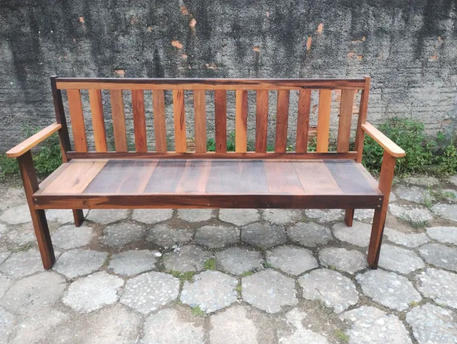 Banco de madeira demolição