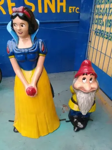 Branca de Neve (fabricado em fibra de vidro)