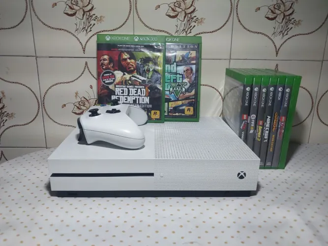 Vendo xbox one por 1700R$ aceito pix vem 9 jogos e 1 controle 