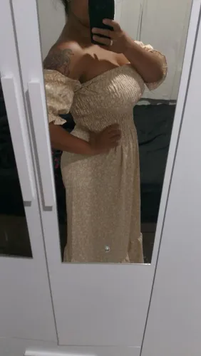 Vestido drapeado nude