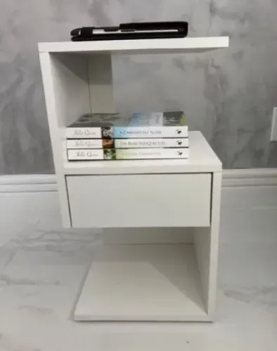 Mesa de Cabeceira de Cama em Formato S