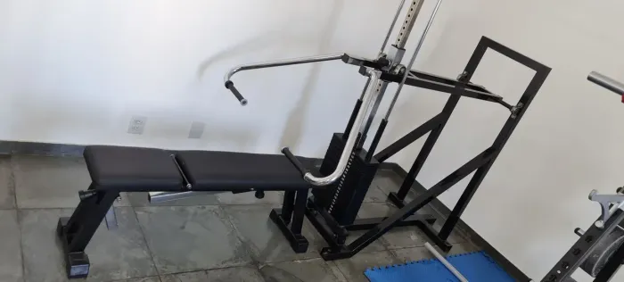 Supino maquina technogym