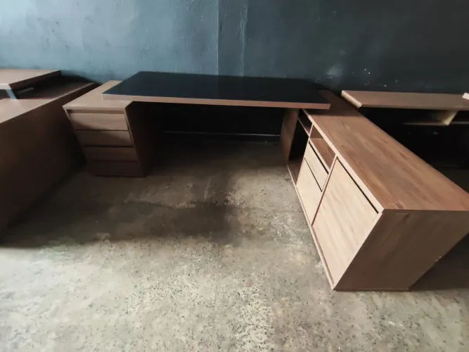 Mesa em L tampo vidro semimova 
