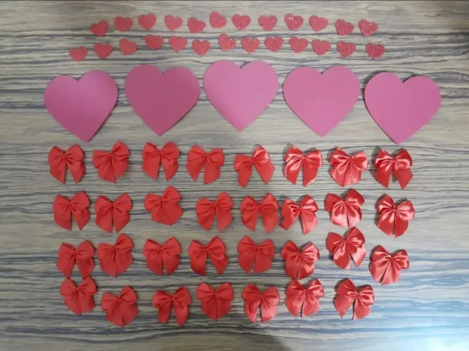 Kit com lacinhos e corações para decoração