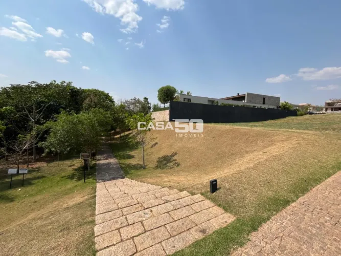 Terreno à venda no Condomínio Pedra Alta em Campinas/SP.