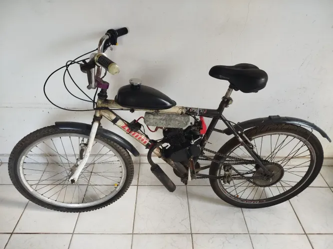 Bicicleta motorisada aro w26 parada precisa de manutenção