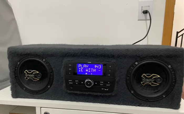 Caixa de som com Rádio USB e Bluetooth