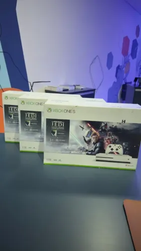 Xbox One S 1TB / 1 Controle Branco / Star Wars Jedi Fallen Order edição Deluxe / Novo Loja